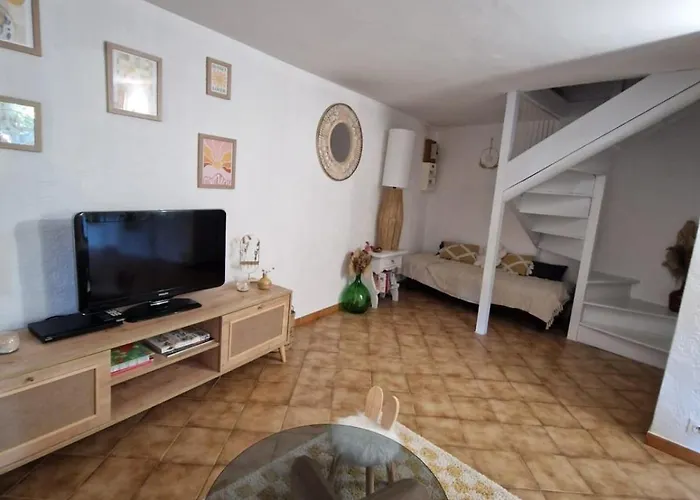 Charming Close To The Sea *