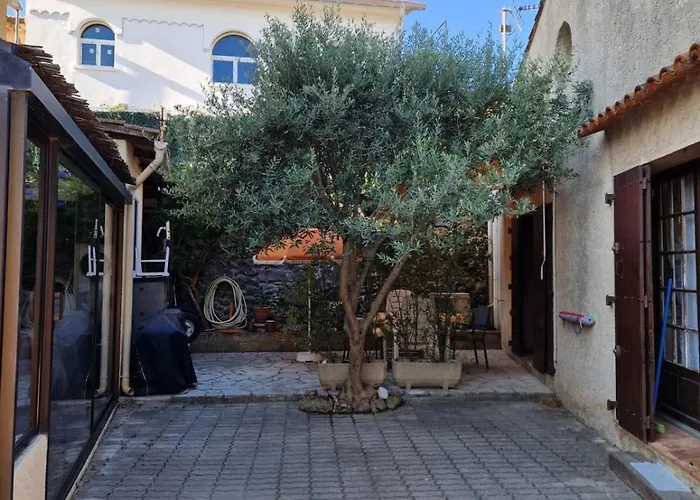 Charming Close To The Sea *