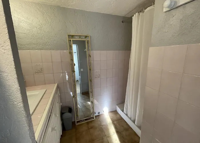 Апартаменти Charming Close To The Sea *