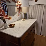 Charming House Just A Few Minutes From The 度假居