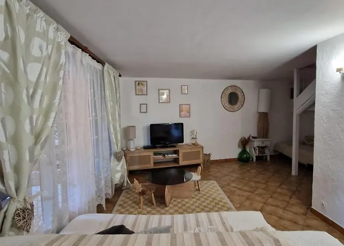 Charming Close To The Sea *